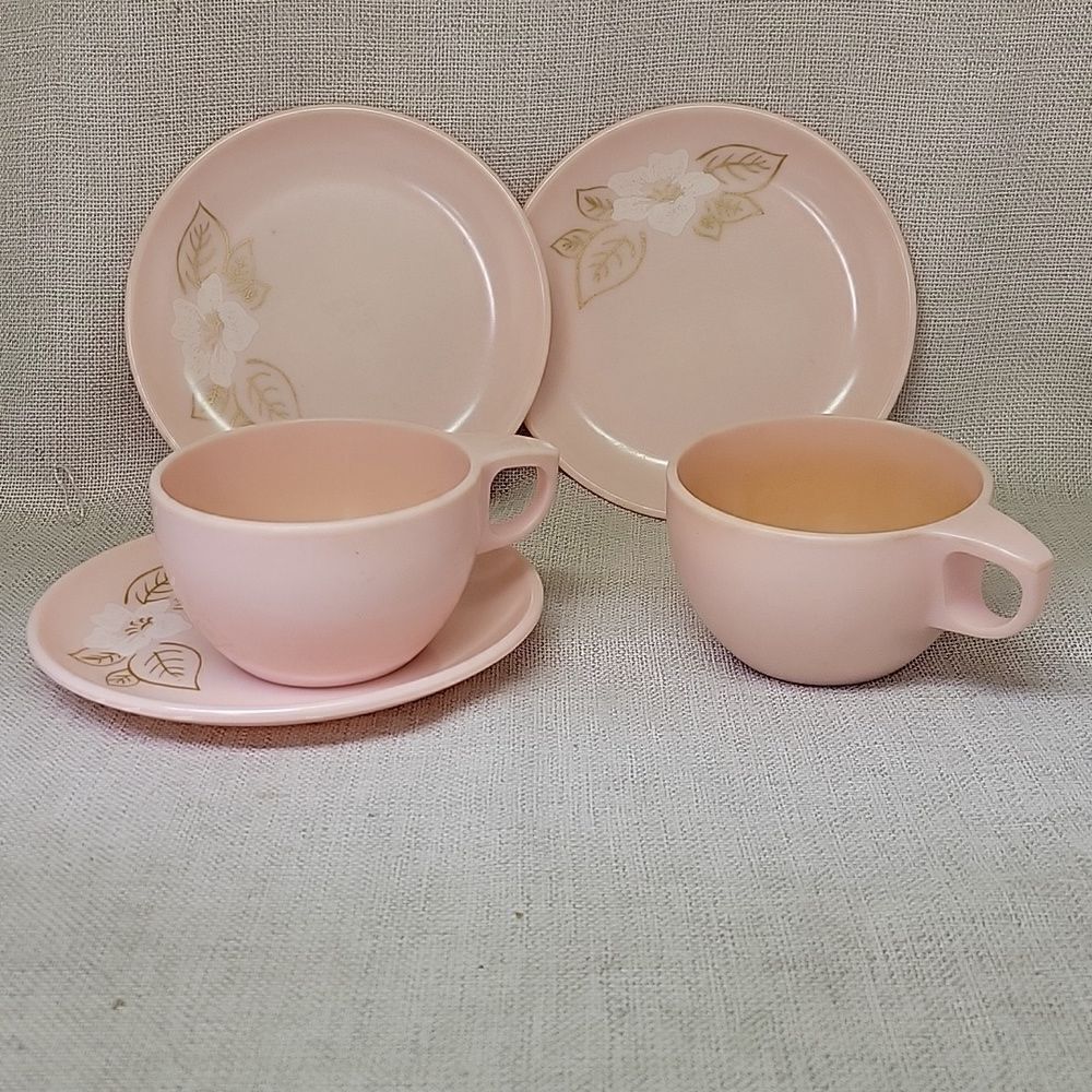 Vtg. 5 pc set‎ Watertown Lifetime Melmac mauve cups(2) and saucers(3) set.